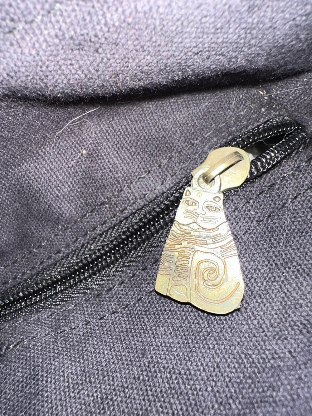 Laurel Burch : Cat Pendant Zipper Pull on Black Fabric